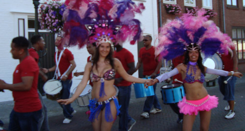 samba danseresse en brassband